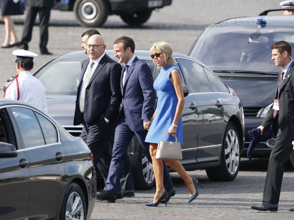 Emmanuel-Macron-et-sa-femme-Brigitte-Trogneux-assistent-au-defile-du-14-juillet-2015_exact1024x768_l