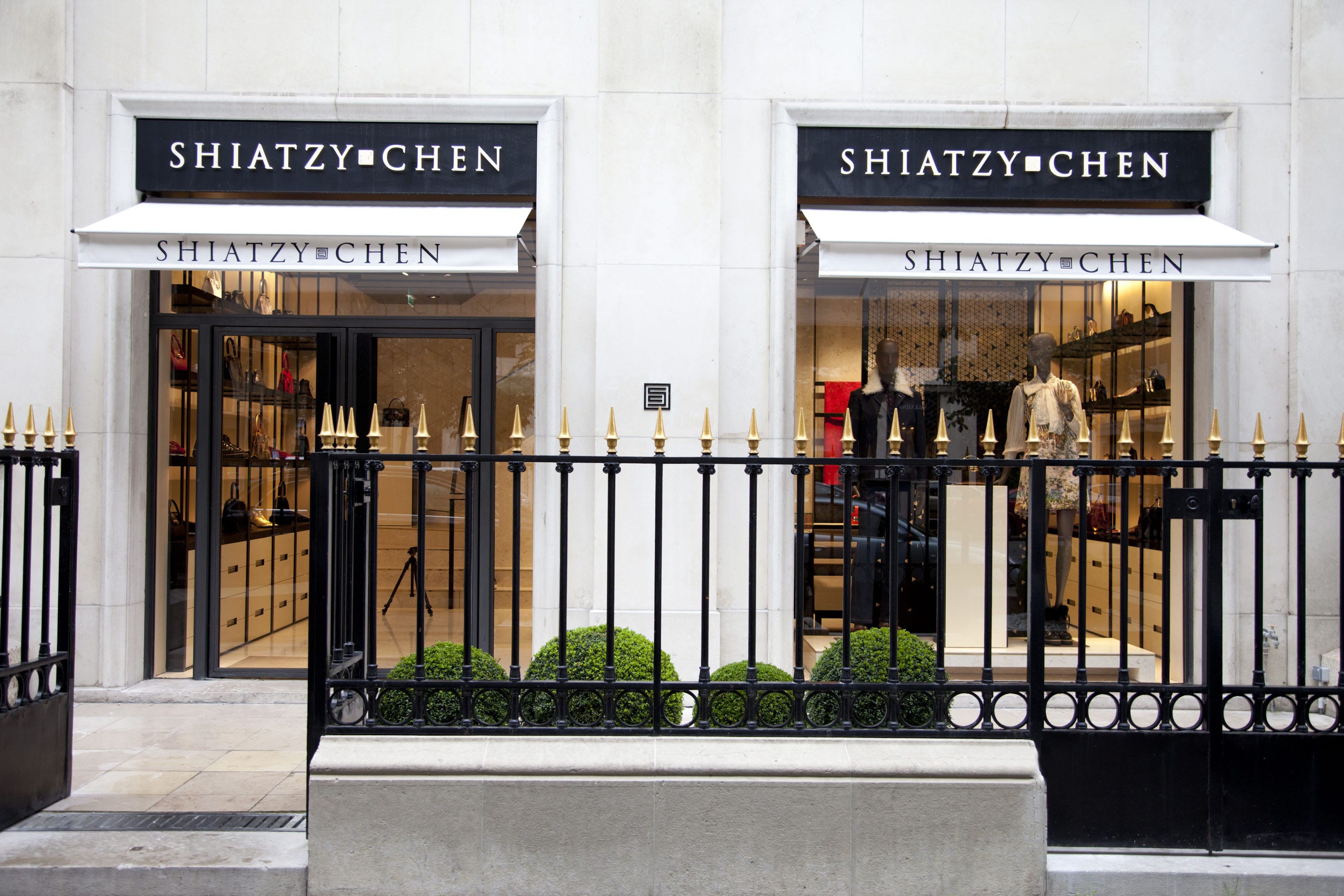 The façade of the Shiatzy Chen on Avenue Montaigne.