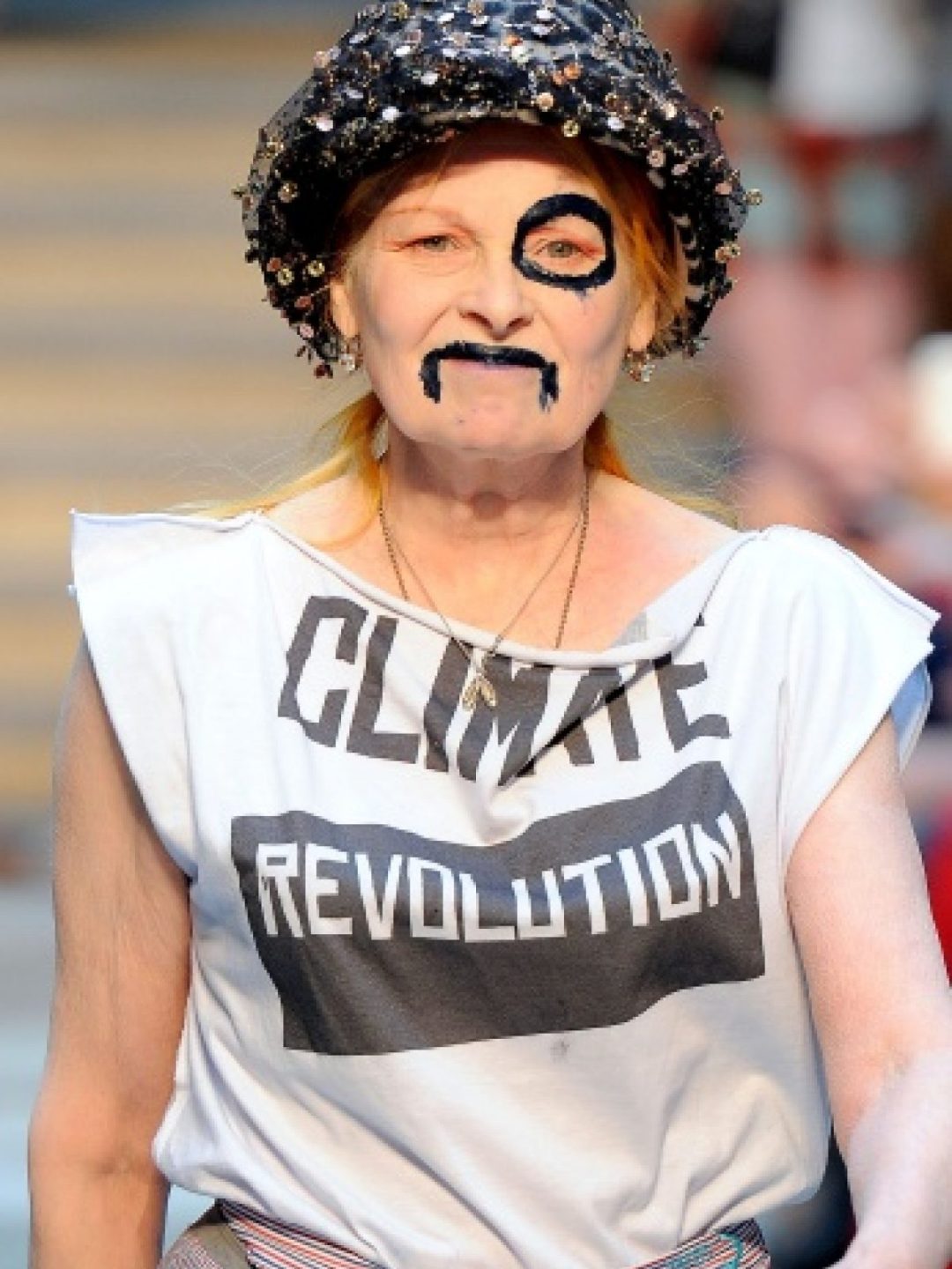 3901378436-chaos-collection-vivienne-westwood-1-1200x1734