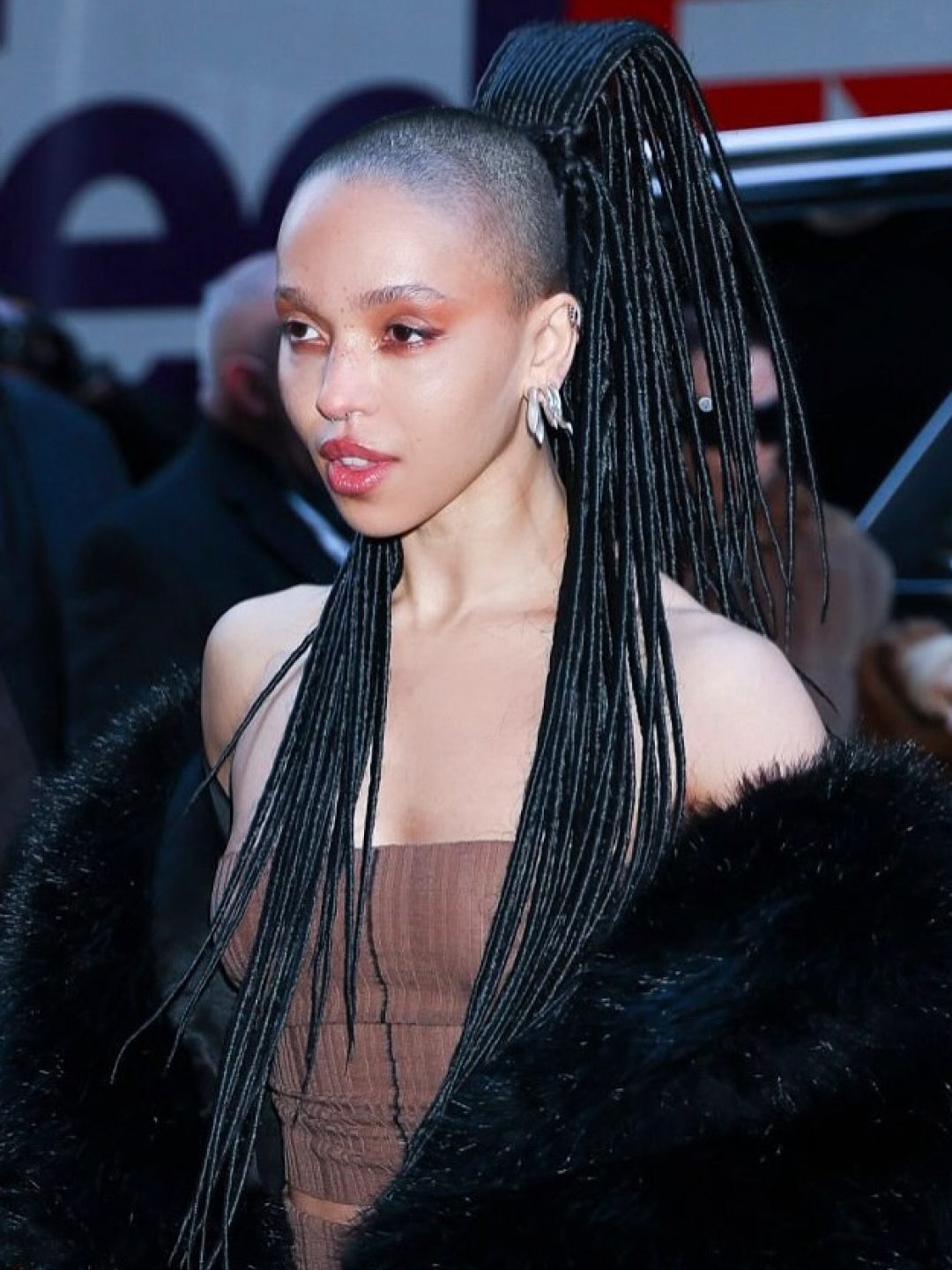 fkatwigsforcalvinkleinshowyesterdayMakeuptildax_x_Stylinggeorgia.pendleburyUsing