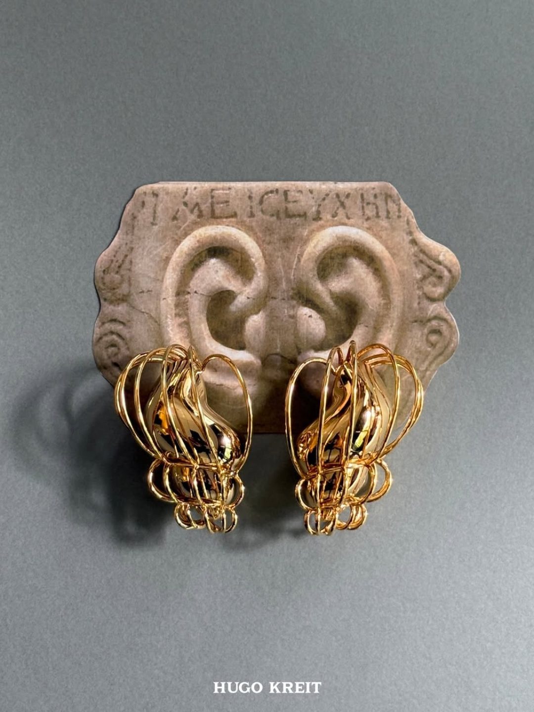 Ancient faces, new ornaments. (1)