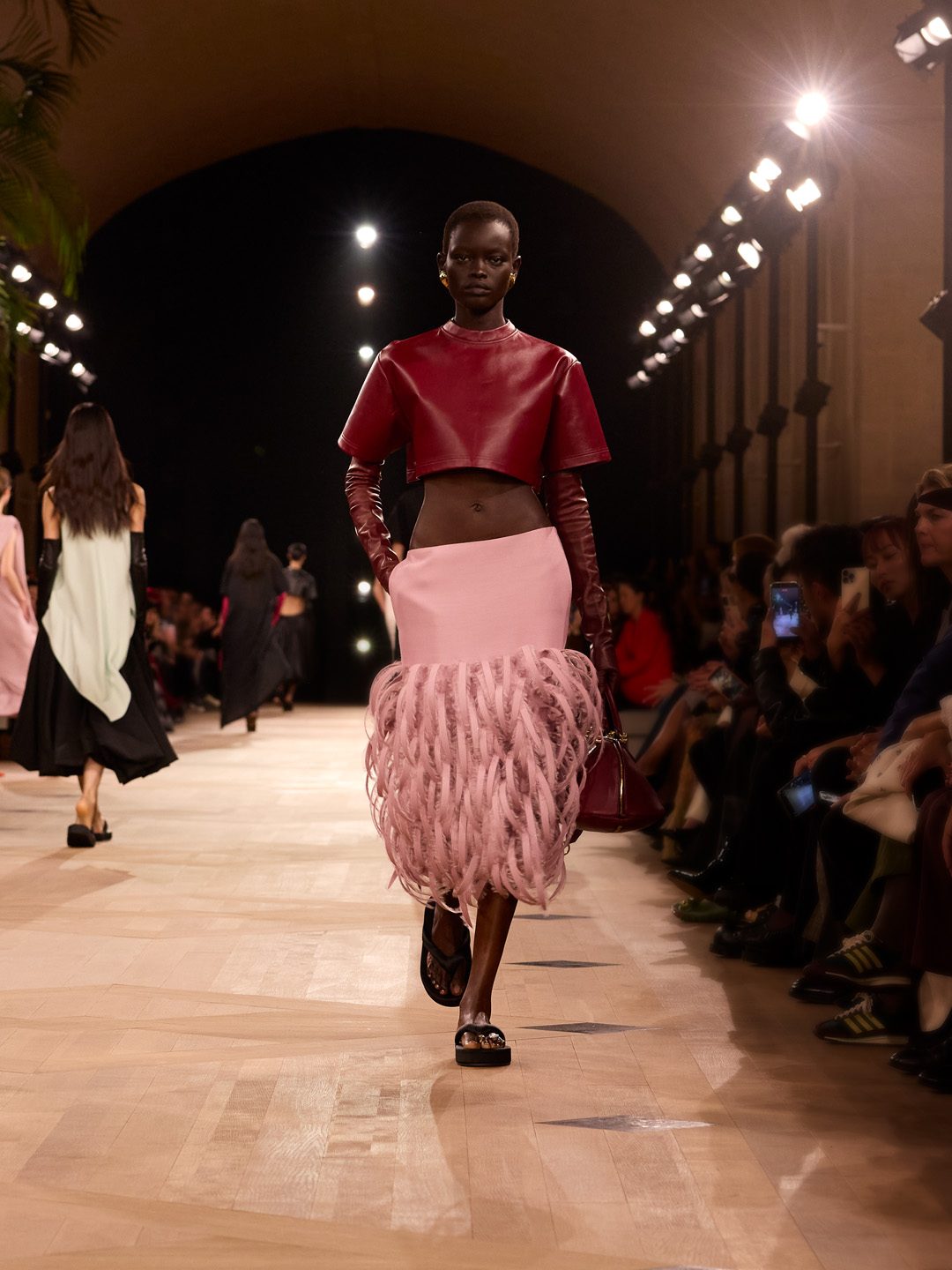 BALENCIAGA SUMMER 26 LOOK IMAGES_BALENCIAGA SUMMER 26 LOOK 13_ATHIEC (1)