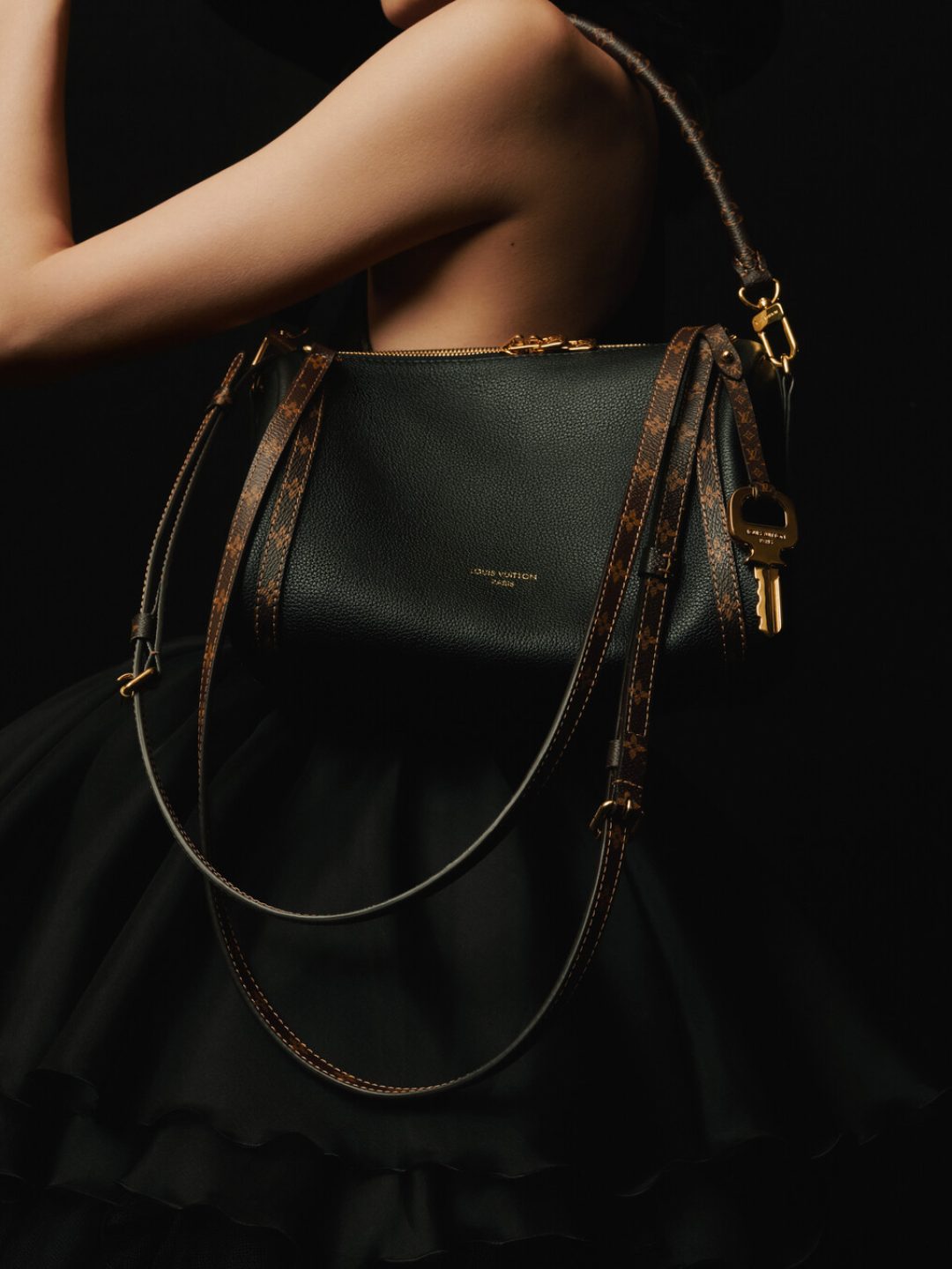 EXPRESS bag from FW 25 show -Courtesy of Louis Vuitton 3