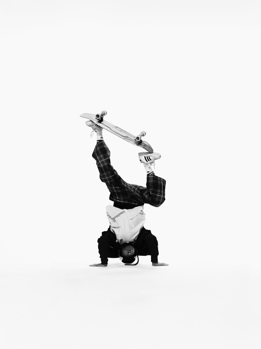 FW25_Superstar_White_Mark_Gonzalez_FullBody_194_TG10