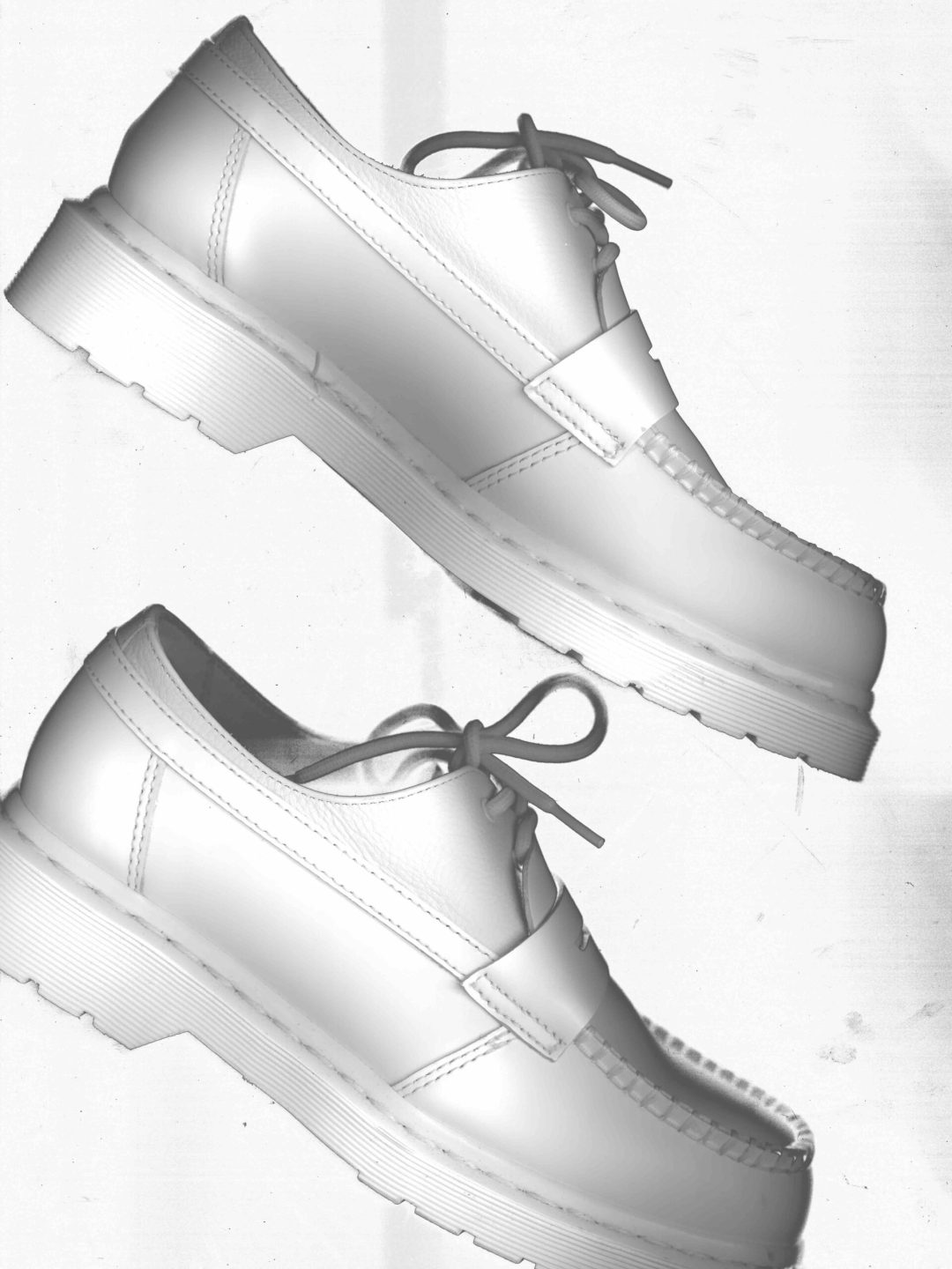 MM6_DR_MARTENS_NO-LOGO_3_4_1