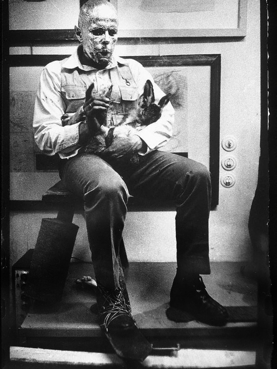 Ute Klophaus    
Joseph Beuys in the Action 'Explaining pictures to a dead hare' 1965, printed 1997    
gelatin silver photograph    
30.7 x 20.5 cm image/sheet (irreg)    
Art Gallery of New South Wales    
Mervyn Horton Bequest Fund 1997    
© Joseph Beuys/VG Bild-Kunst. Licensed by Copyright Agency
© Estate of Ute Klophaus     
Joseph Beuys